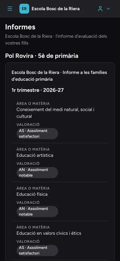 Informes, al mòbil de la Rosa: «Pol Rovira · 5è de primària», «Escola Bosc de la Riera · Informe a les famílies d'educació primària», 1r trimestre 2026-27. Cada àrea amb la seva valoració: Coneixement del medi natural, social i cultural, AS · Assoliment satisfactori; Educació artística, AN · Assoliment notable; Educació física, AN · Assoliment notable; Educació en valors cívics i ètics, AS…