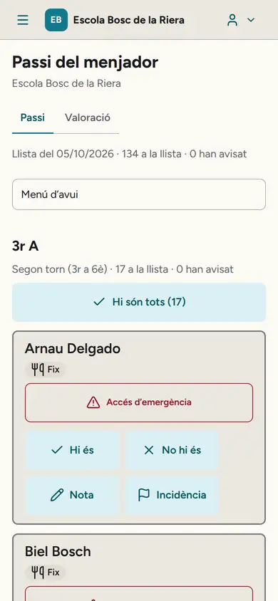 Auladia al mòbil de la monitora de menjador: el passi d'avui, amb 134 alumnes a la llista. Al segon torn, 3r A té el botó «Hi són tots (17)» i, a cada nen, Hi és, No hi és, Nota i Incidència.
