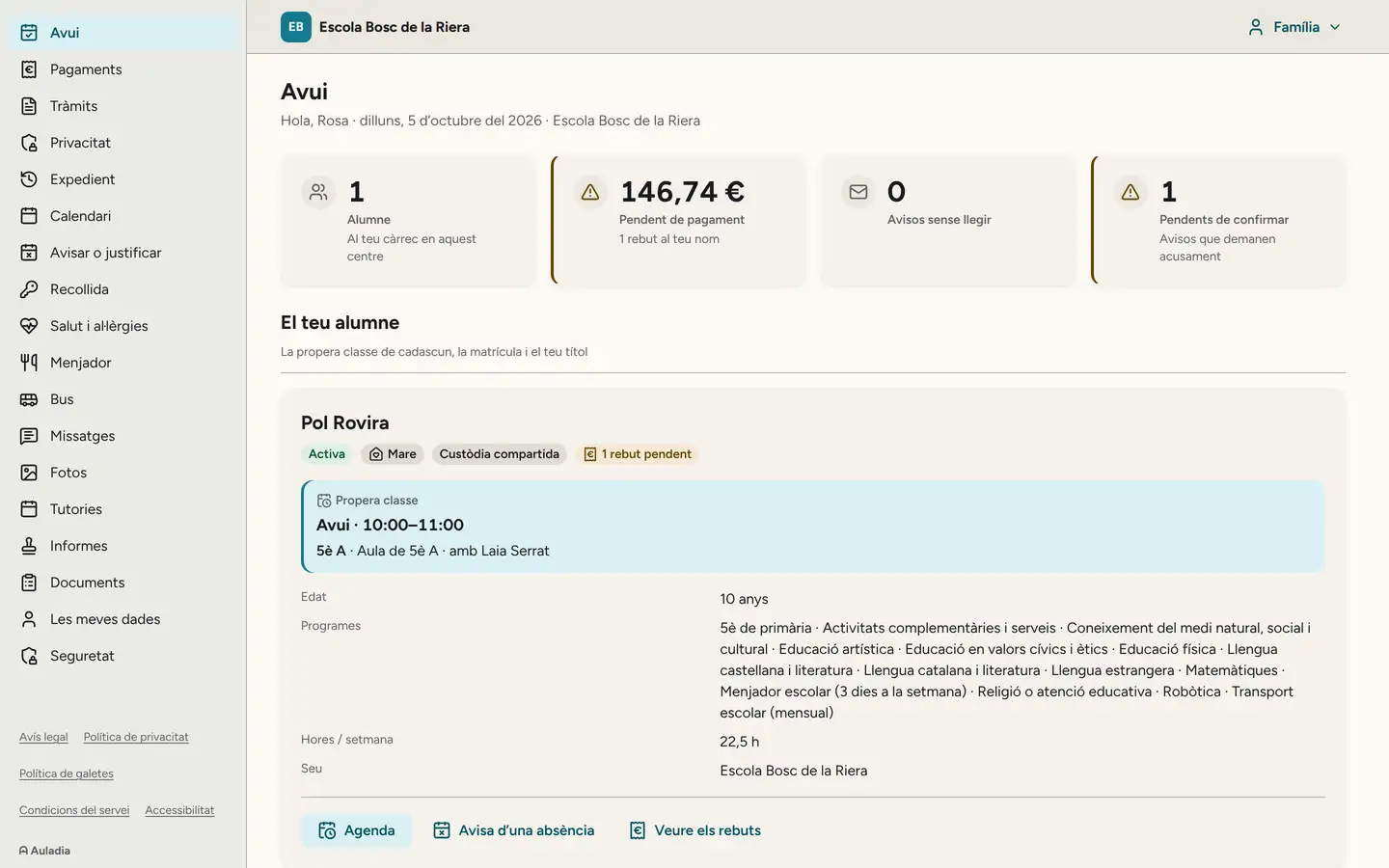 L'Avui de la Rosa, la mare d'en Pol, a l'ordinador: 146,74 € pendents de pagament, «1 rebut al teu nom». A sota, en Pol Rovira, de 5è A, amb custòdia compartida i, entre els seus programes, robòtica, menjador escolar i transport.